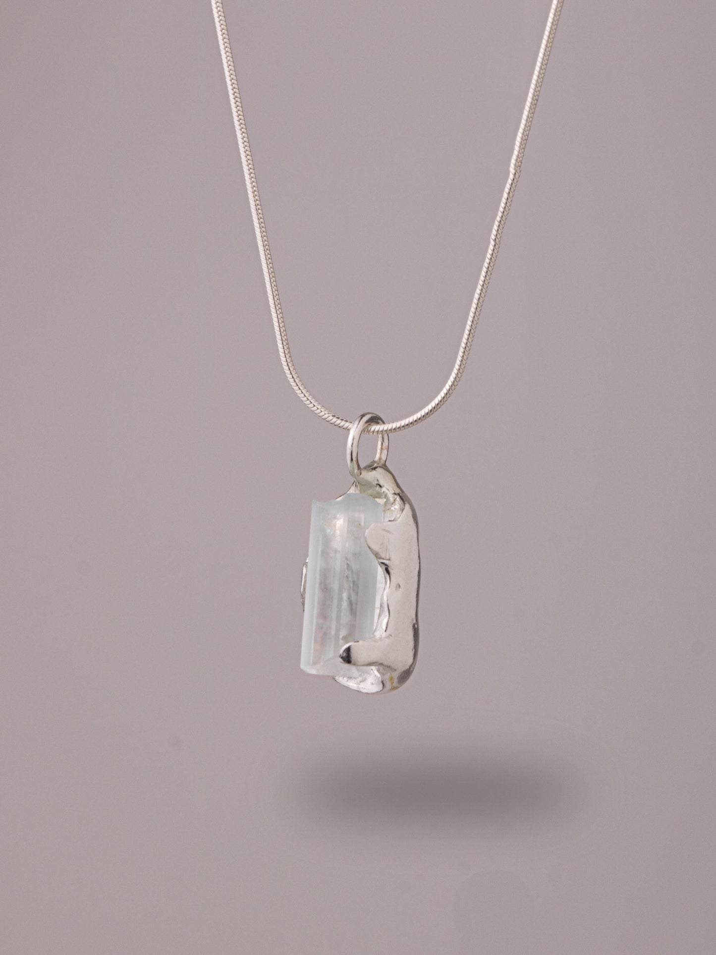 Χειροποίητo χυτό μενταγιόν από καθαρό ασήμι με Άκουα Μαρίνα