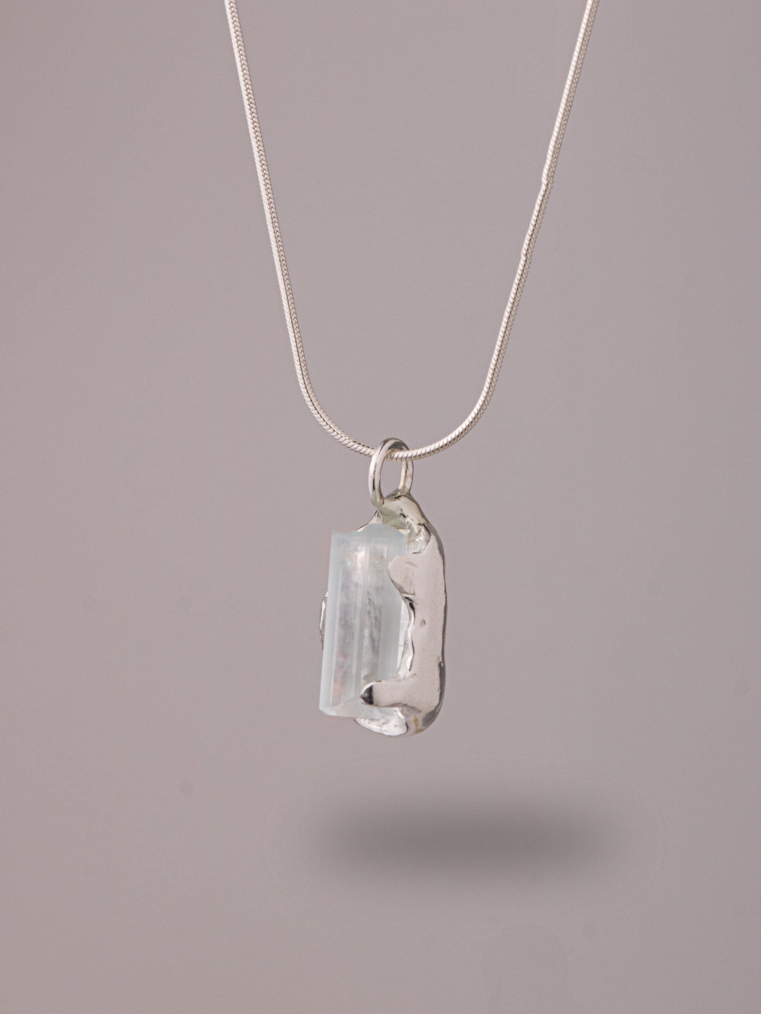 Χειροποίητo χυτό μενταγιόν από καθαρό ασήμι με Άκουα Μαρίνα