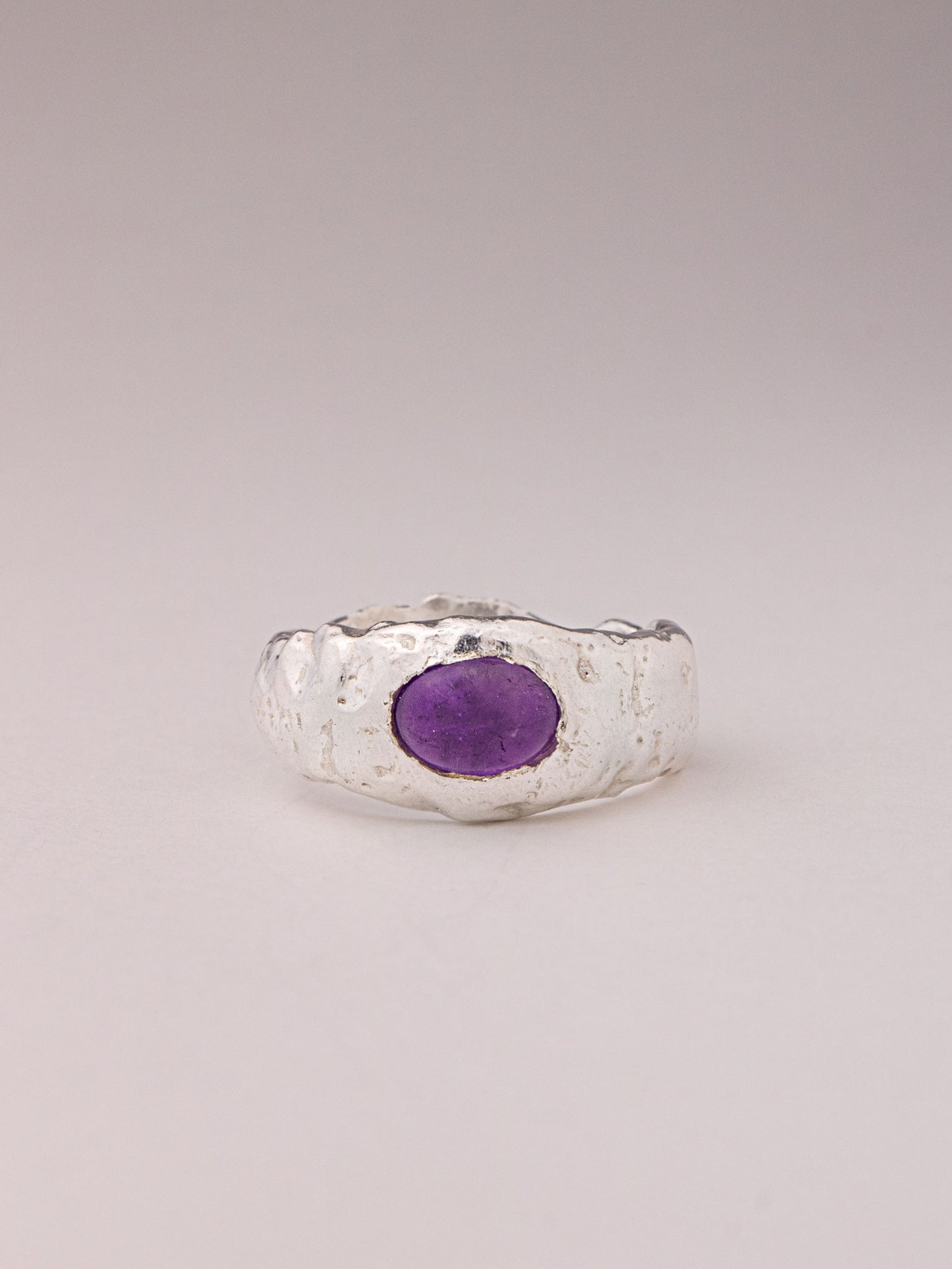 Χειροποίητo χυτό δαχτυλίδι από καθαρό ασήμι με Αμέθυστο