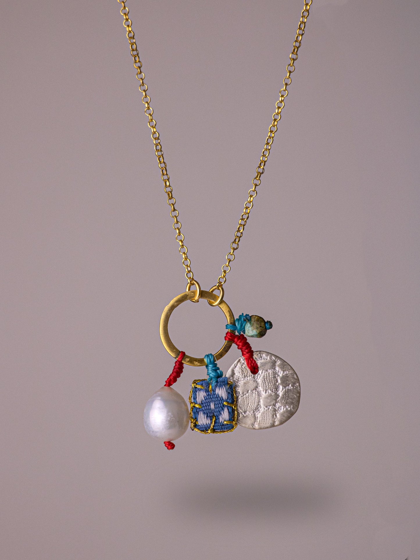 Χειροποίητο επίχρυσο κολιέ από καθαρό ασήμι με μαργαριτάρι και ορυκτούς ημιπολύτιμους λίθους