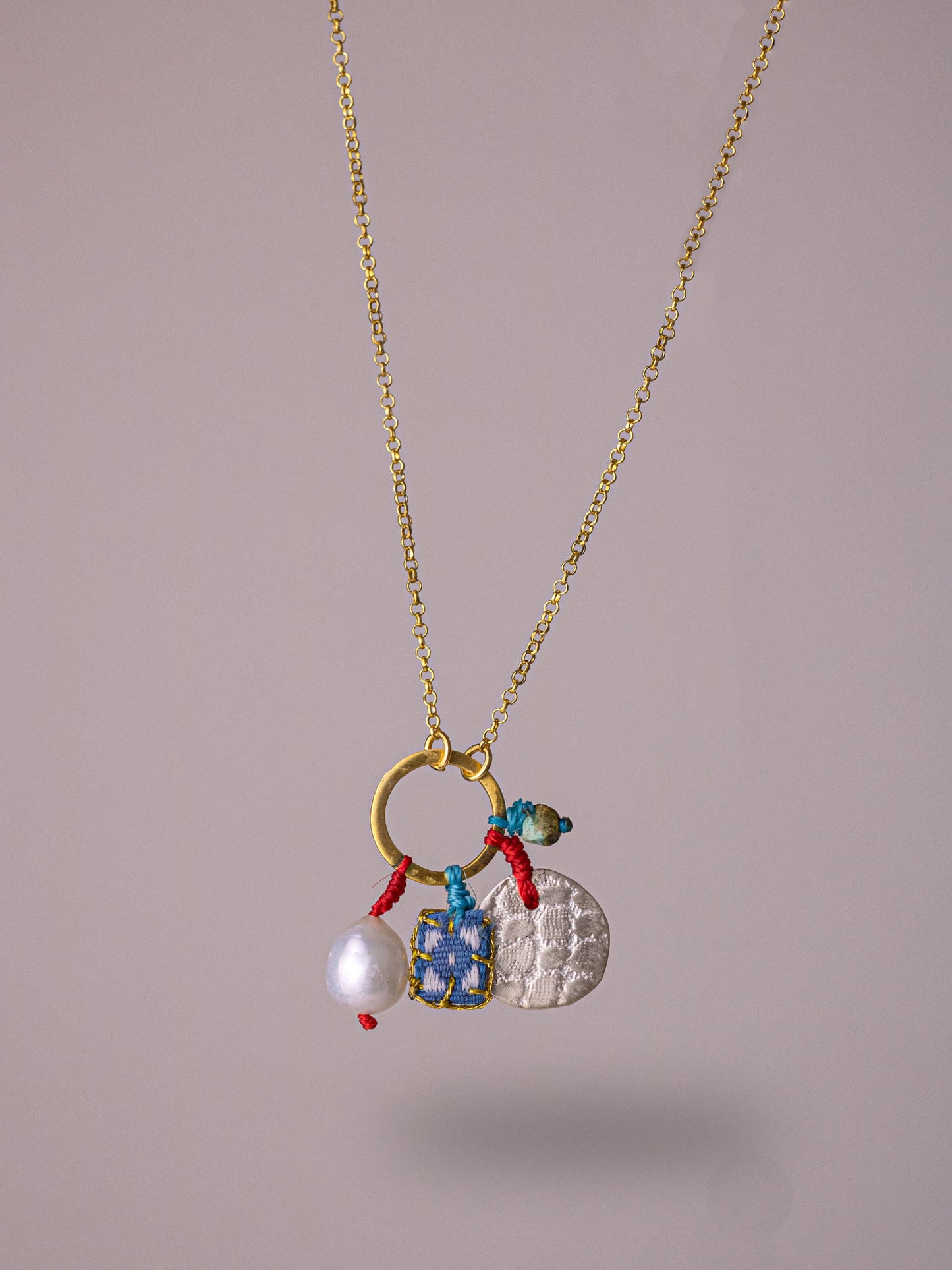 Χειροποίητο επίχρυσο κολιέ από καθαρό ασήμι με μαργαριτάρι και ορυκτούς ημιπολύτιμους λίθους