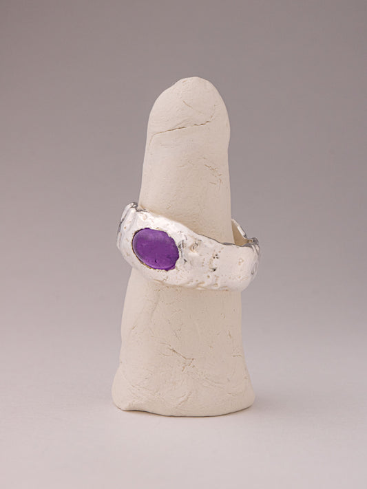 Χειροποίητo χυτό δαχτυλίδι από καθαρό ασήμι με Αμέθυστο