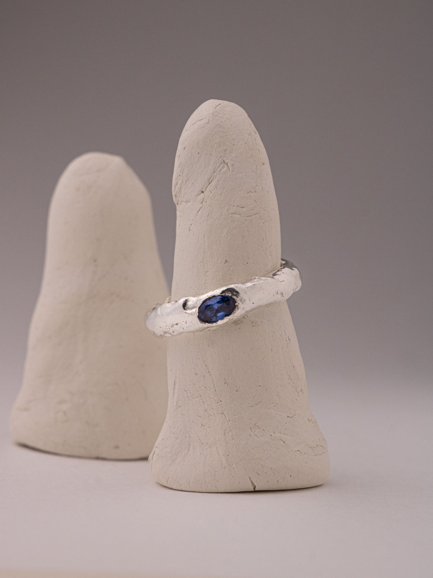 Χειροποίητo χυτό ασημένιο δαχτυλίδι με ζιργκόν