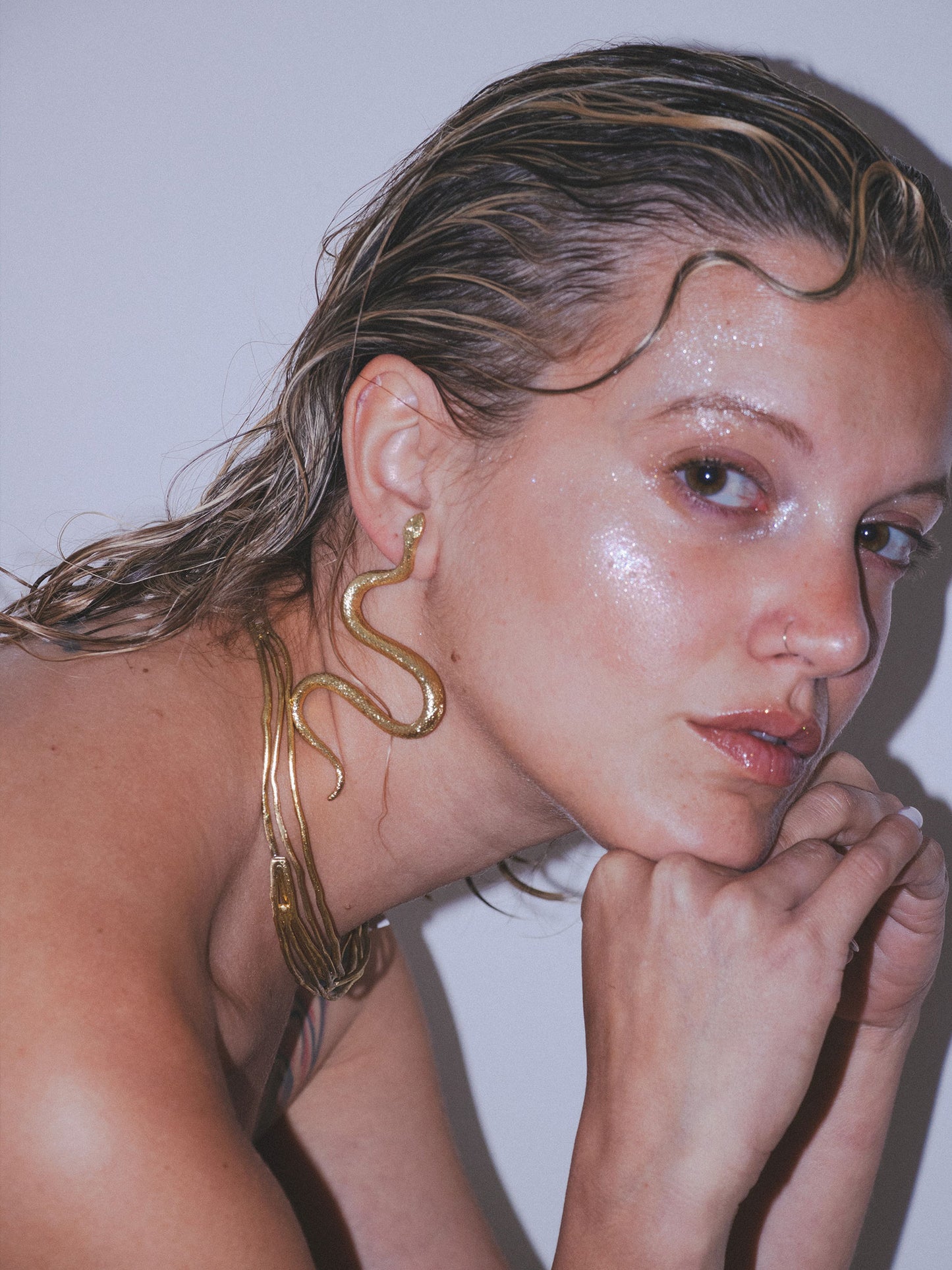 Χειροποίητα σκουλαρίκια Kalliope σε σχήμα φιδιού κατασκευασμένα στην Ελλάδα