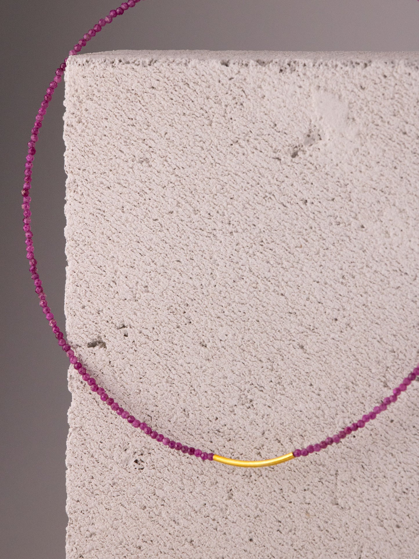 Χειροποίητo κολιέ κατασκευασμένο από ρουμπίνι και επίχρυσο ασήμι 925.ω