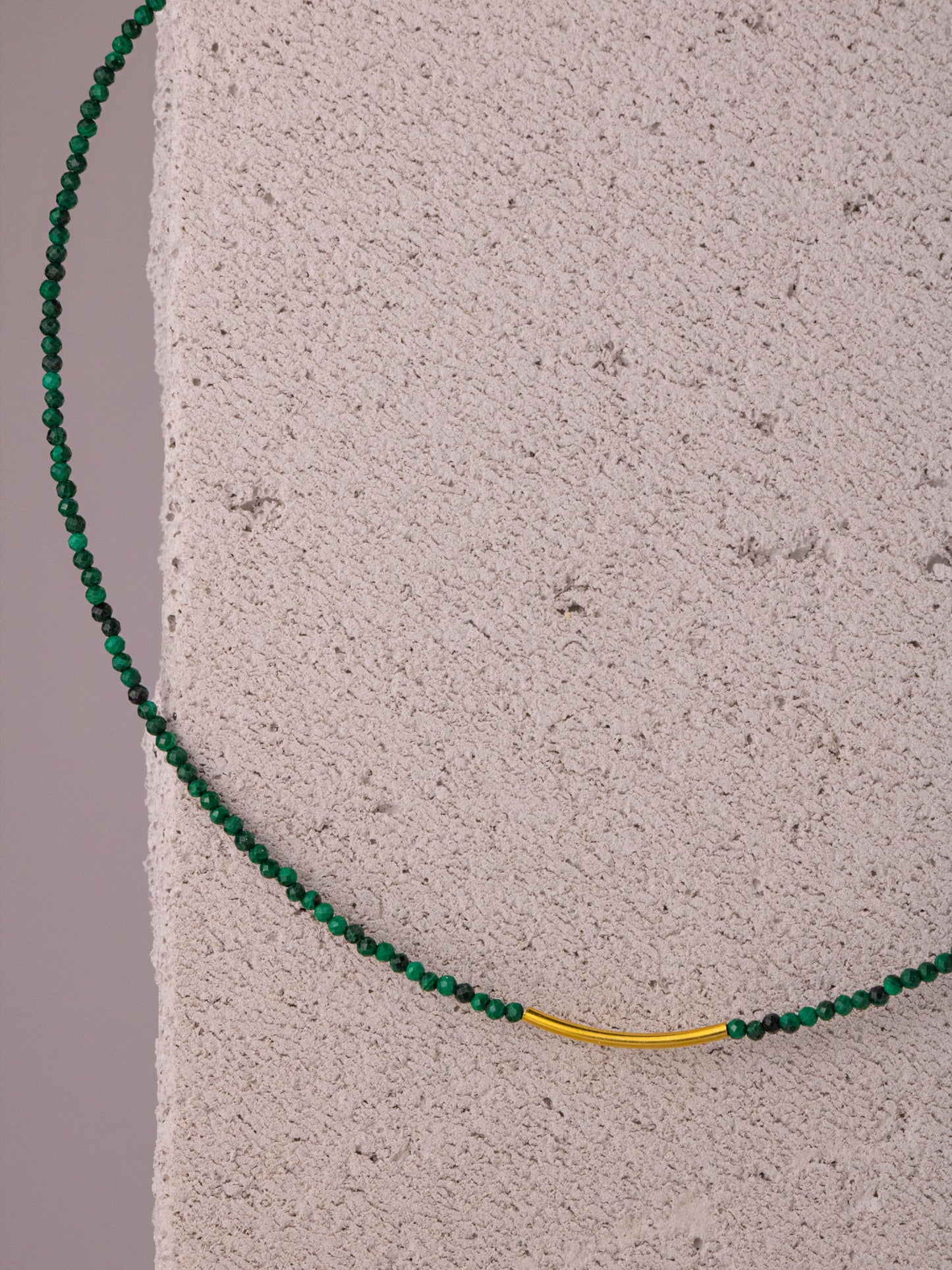 Χειροποίητo κολιέ κατασκευασμένο από Μαλαχίτη και επίχρυσο ασήμι 925.