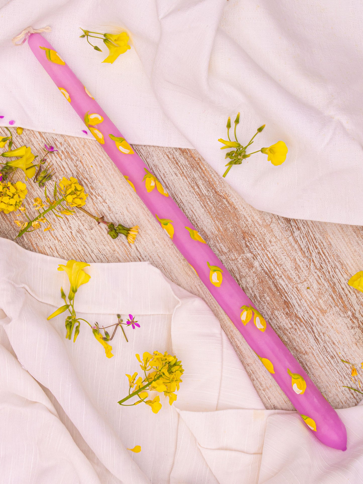 Χειροποίητη λαμπάδα με λεμονάκια ζωγραφιστή στο χέρι από το Simoon.