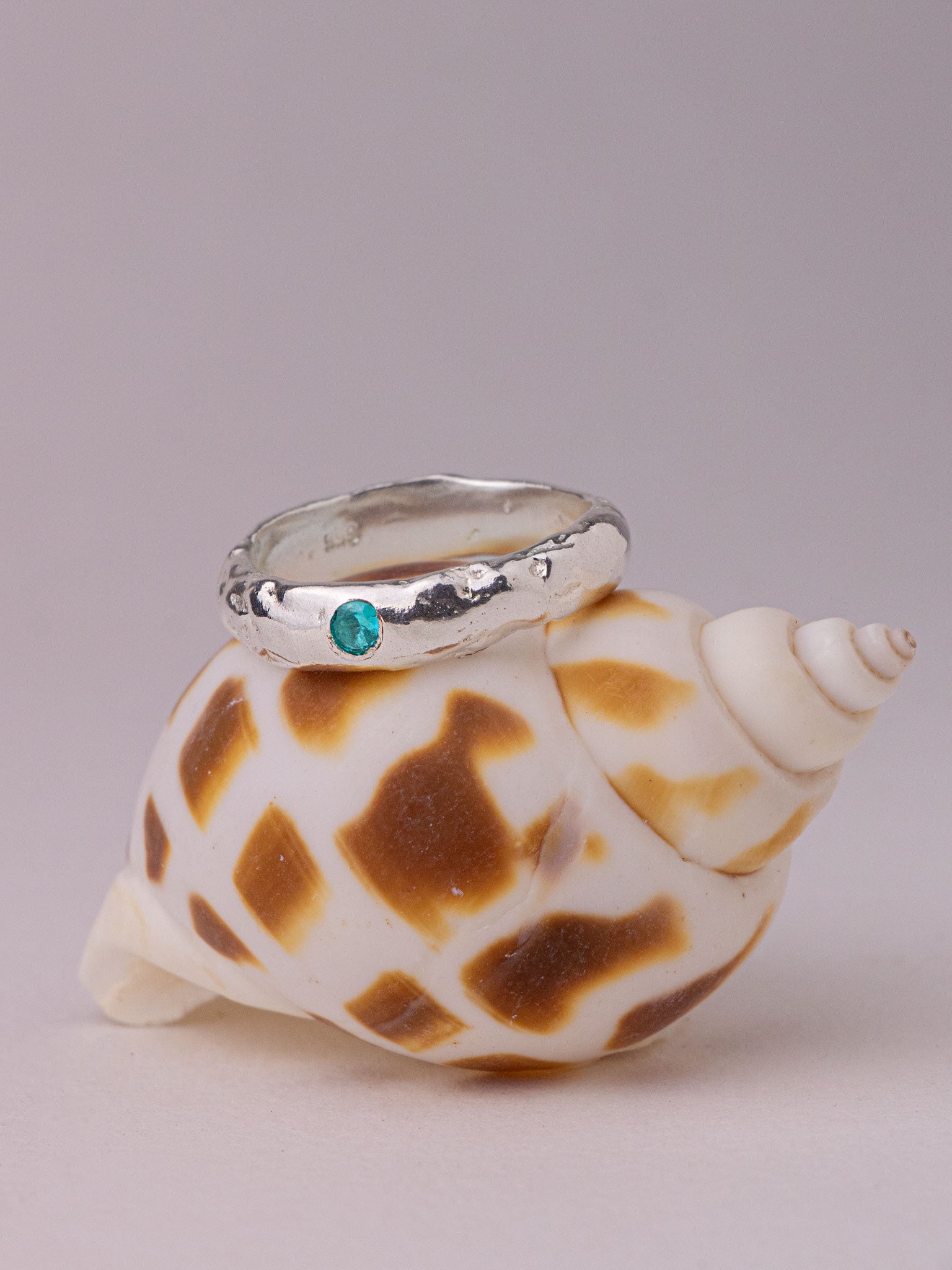 Χειροποίητo χυτό δαχτυλίδι από καθαρό ασήμι με γαλαζοπράσινο Cubic Zirconia