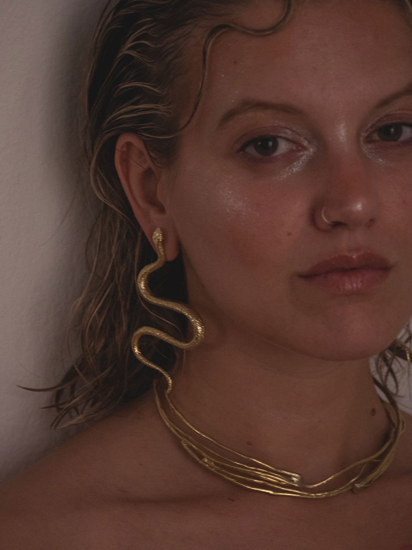 Χειροποίητα σκουλαρίκια Kalliope σε σχήμα φιδιού κατασκευασμένα στην Ελλάδα