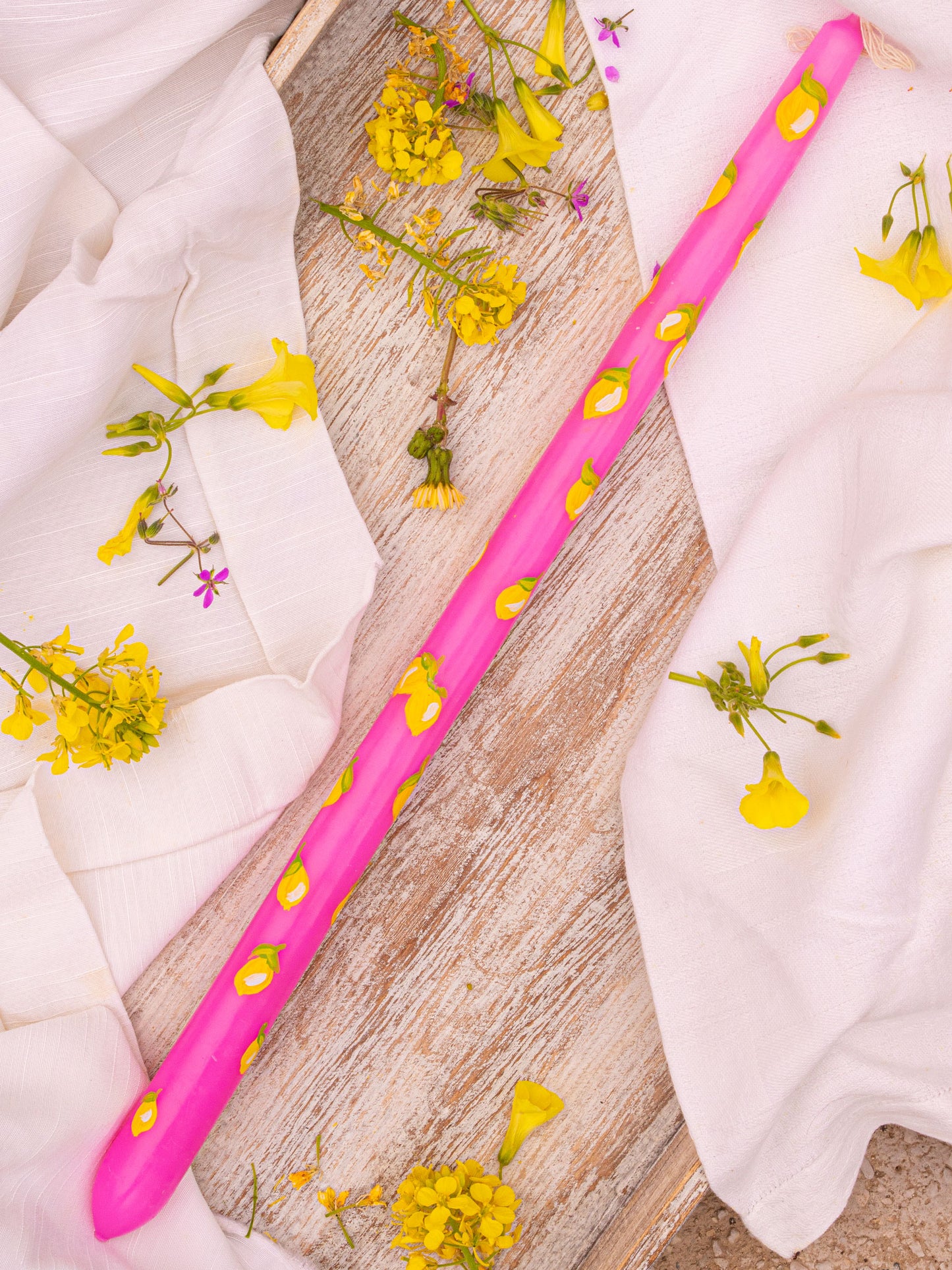 Χειροποίητη λαμπάδα με λεμονάκια ζωγραφιστή στο χέρι από το Simoon.