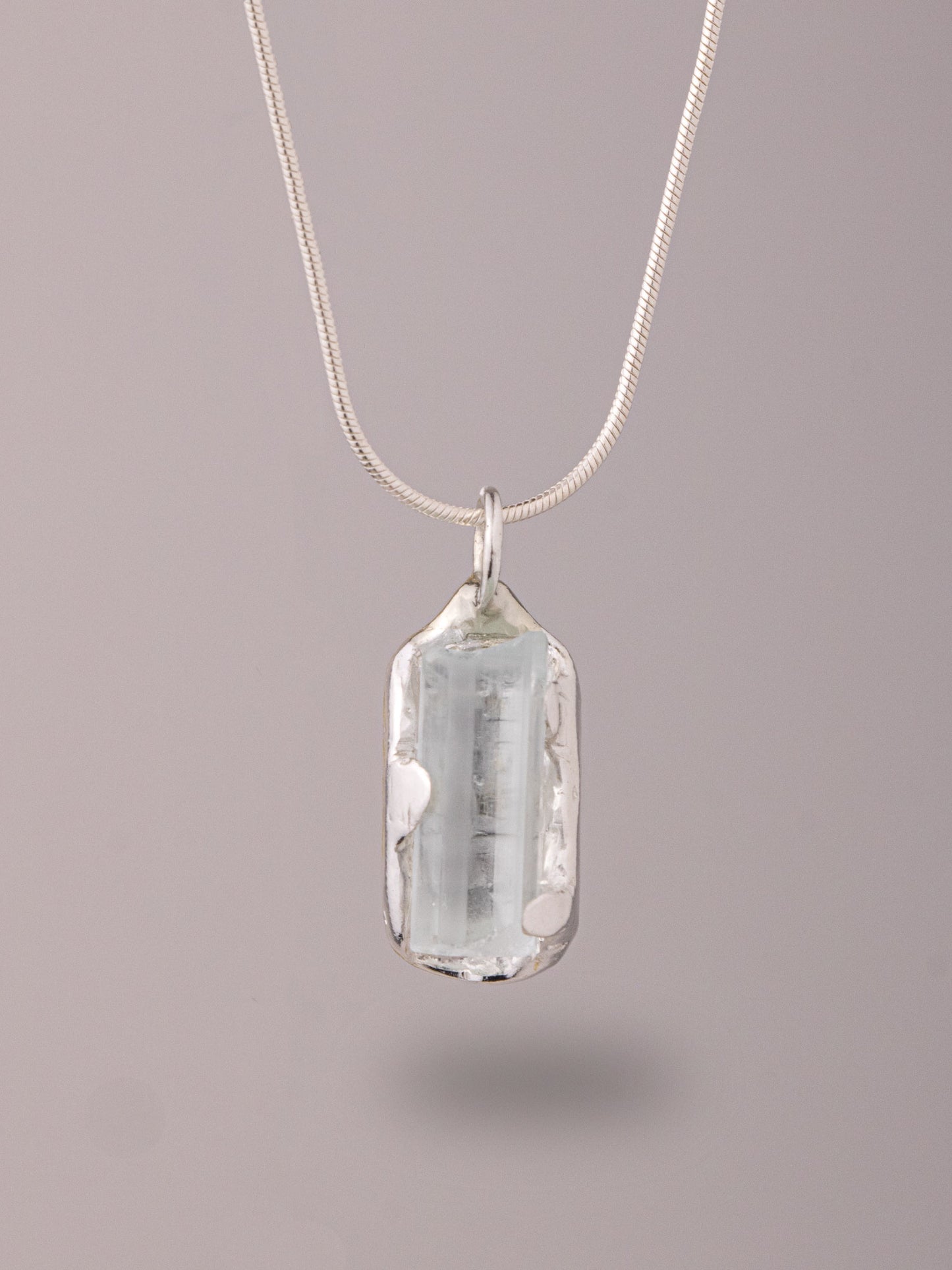 Χειροποίητo χυτό μενταγιόν από καθαρό ασήμι με Άκουα Μαρίνα