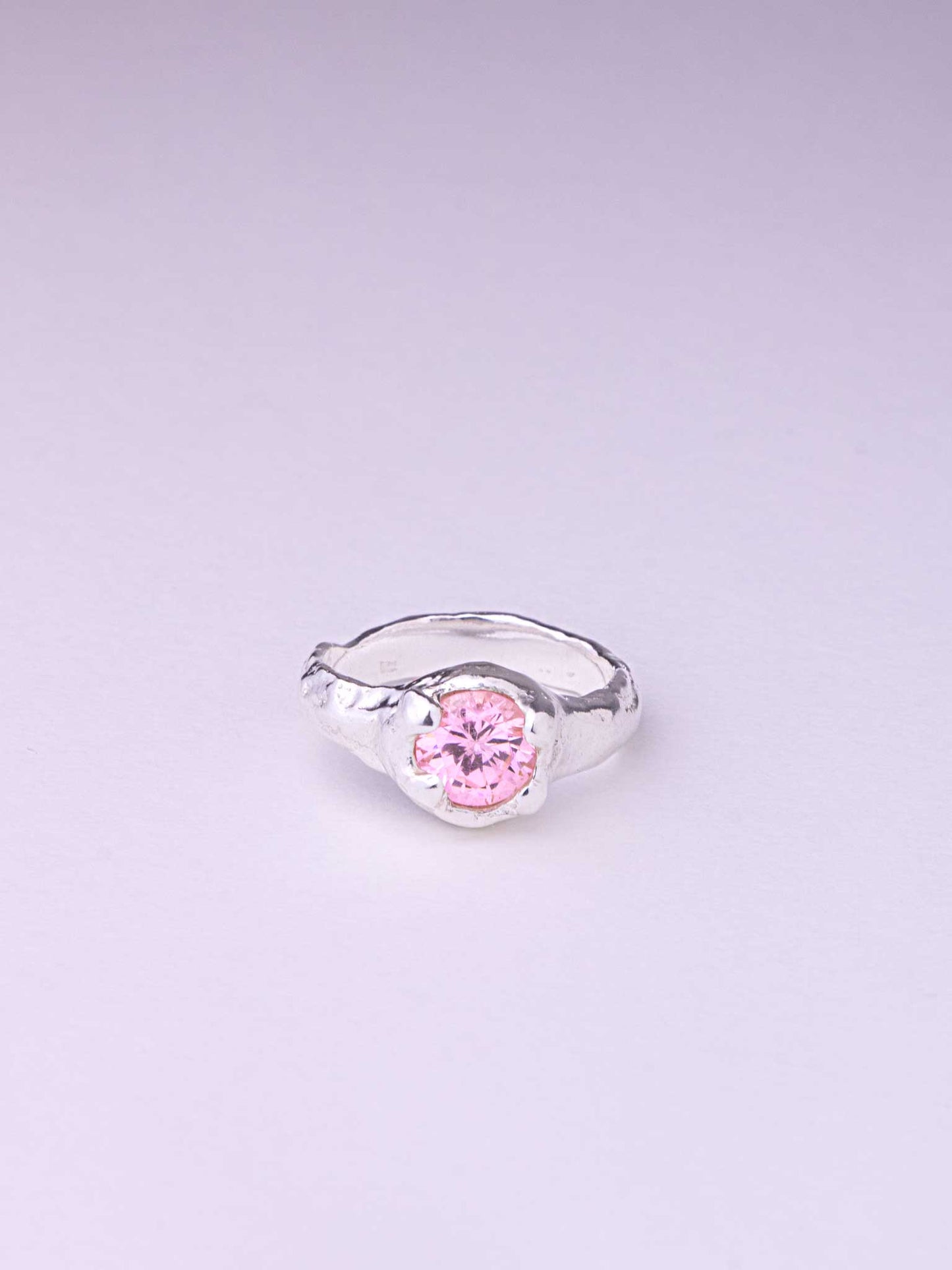 Χειροποίητo χυτό δαχτυλίδι από καθαρό ασήμι με ροζ Cubic Zirconia