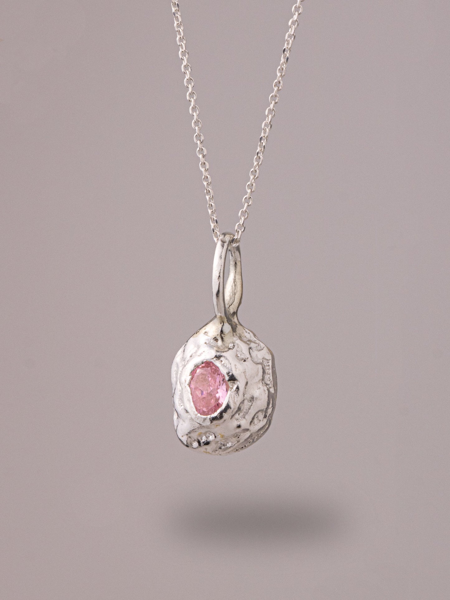 Χειροποίητo χυτό μενταγιόν από καθαρό ασήμι με ζιργκόν