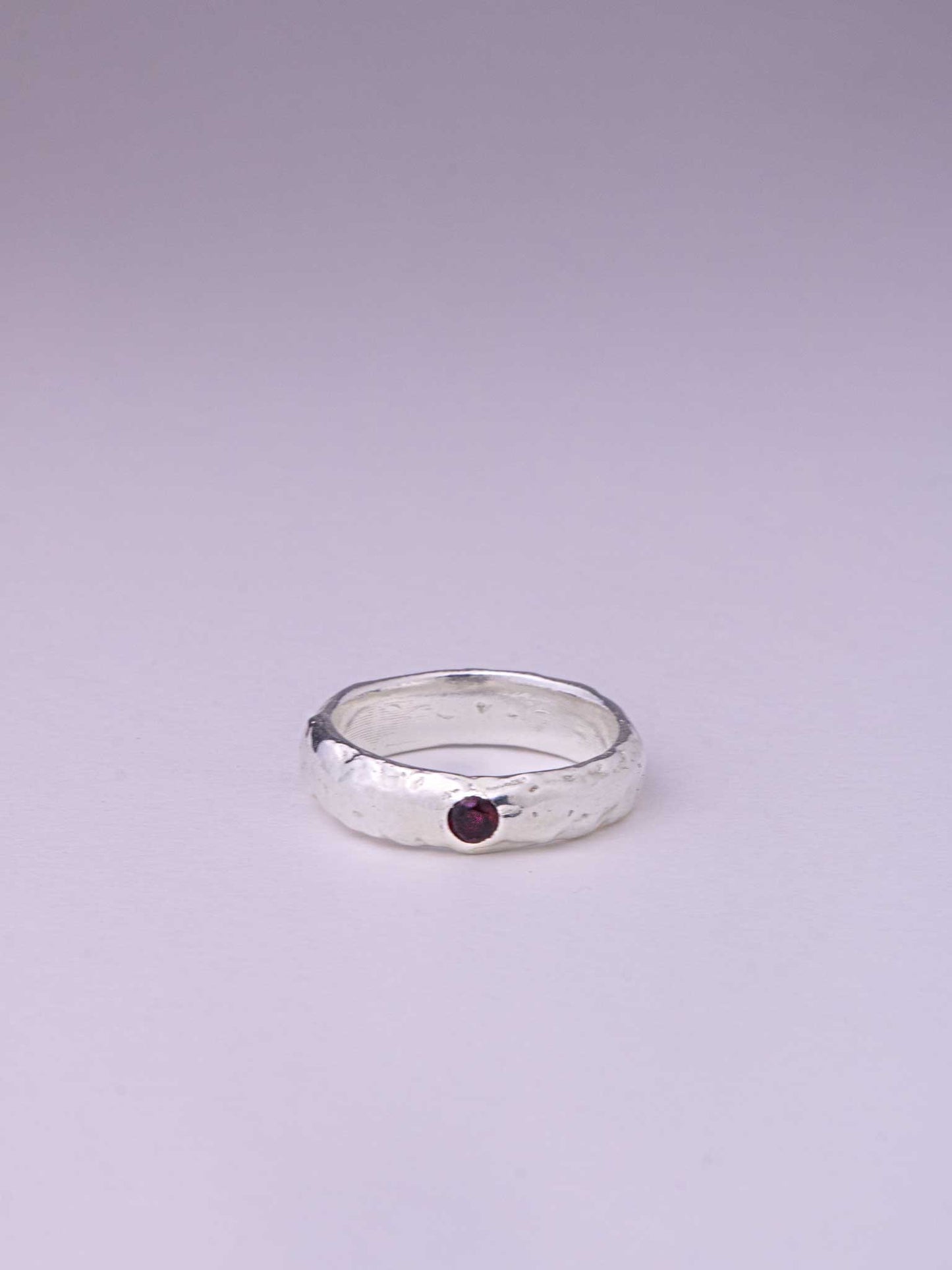 Χειροποίητo χυτό δαχτυλίδι από καθαρό ασήμι με μπορντό Cubic Zirconia