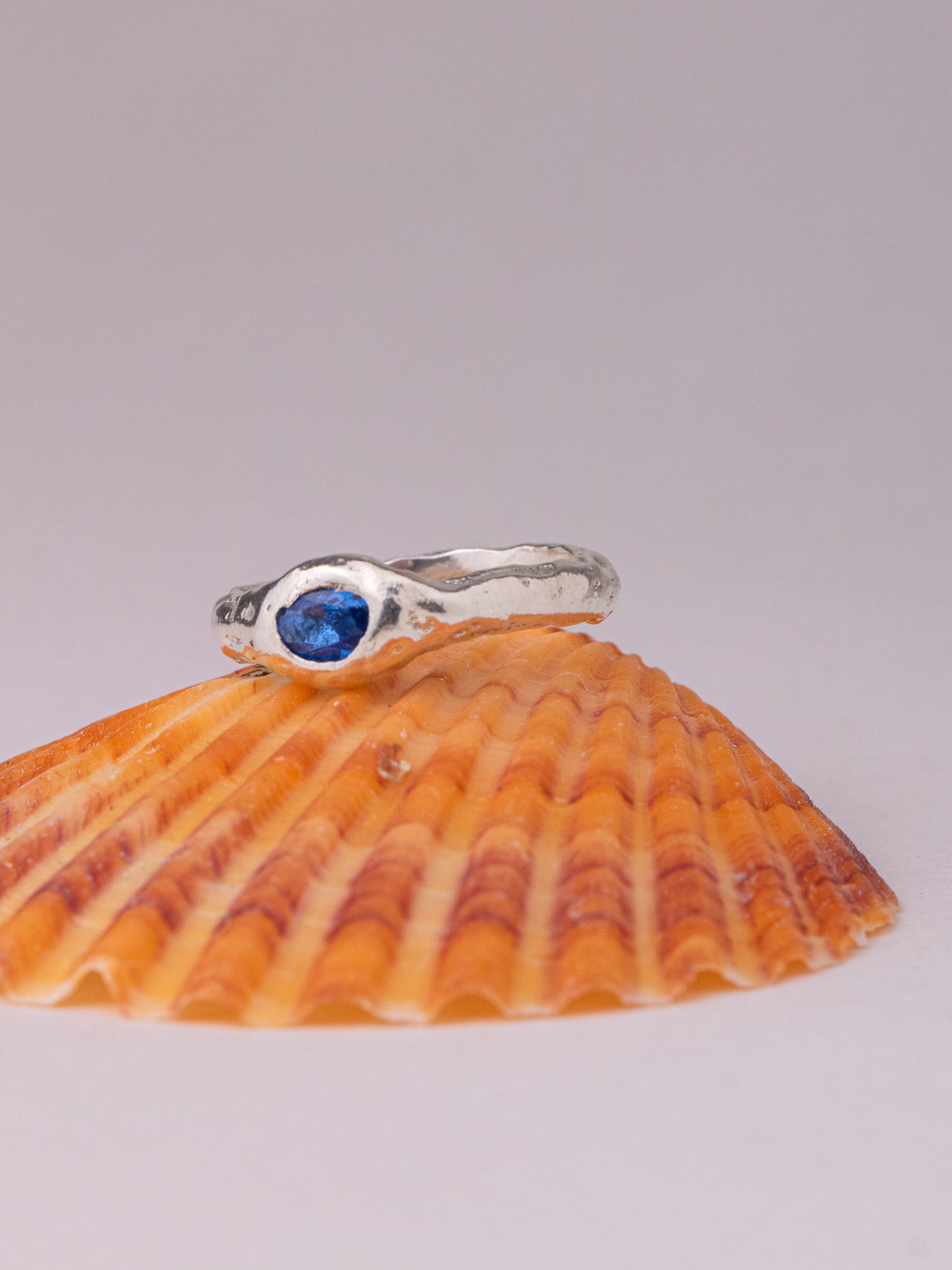 Χειροποίητo χυτό δαχτυλίδι από καθαρό ασήμι με μπλε Cubic Zirconia