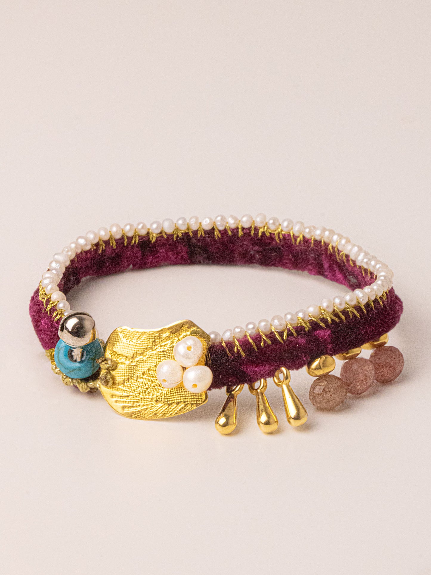 Χειροποίητo επίχρυσο βραχιόλι από καθαρό ασήμι με γαλλικό βελούδο και ορυκτούς ημιπολύτιμους λίθους