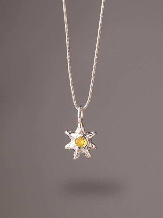 Χειροποίητo χυτό μενταγιόν ήλιος από καθαρό ασήμι με κίτρινο Cubic Zirconia