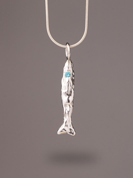 Χειροποίητo χυτό μενταγιόν ψαράκι από καθαρό ασήμι με γαλάζιο Cubic Zirconia