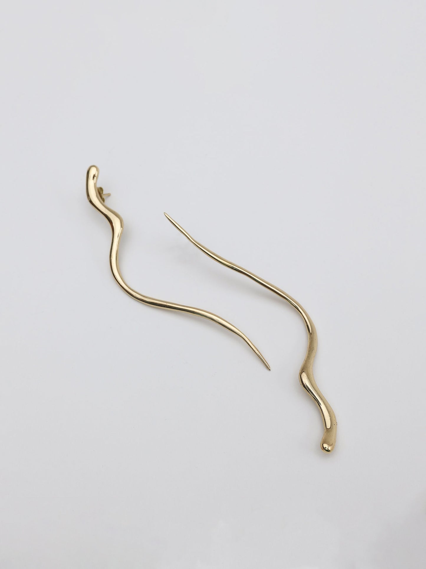 Χειροποίητα σκουλαρίκια με καμπύλες κατασκευασμένο στην Ελλάδα