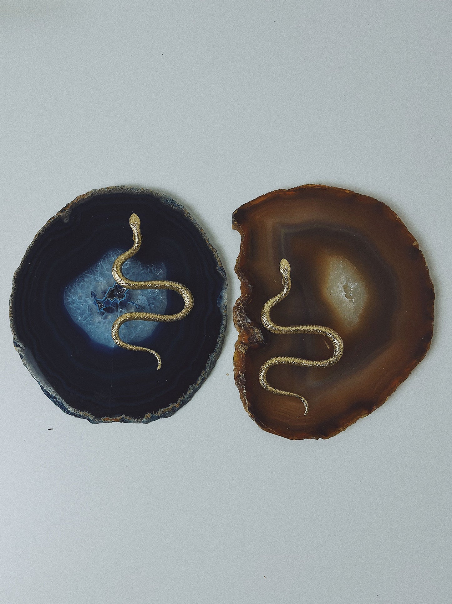 Χειροποίητα σκουλαρίκια Kalliope σε σχημα φιδιούΧειροποίητα σκουλαρίκια Kalliope σε σχήμα φιδιού κατασκευασμένα στην Ελλάδα