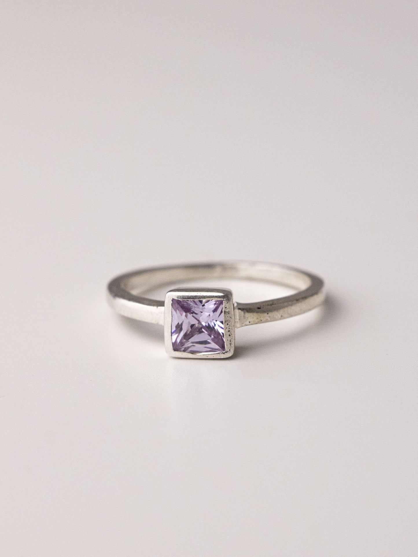 PHOENIX SILVER RING - Lilac