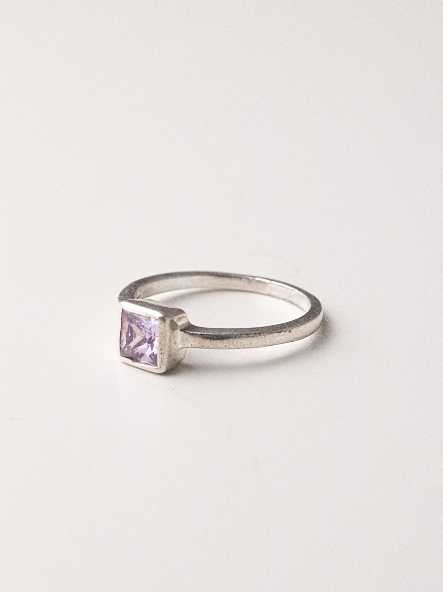 PHOENIX SILVER RING - Lilac