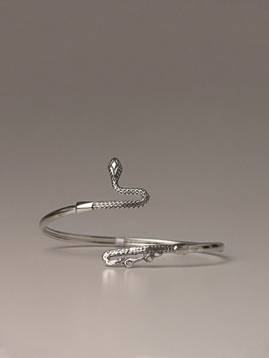 Ασημένιο χειροποίητο σκαλιστό βραχιόλι σε σχήμα φιδιού κατασκευασμένο από ασήμι 925