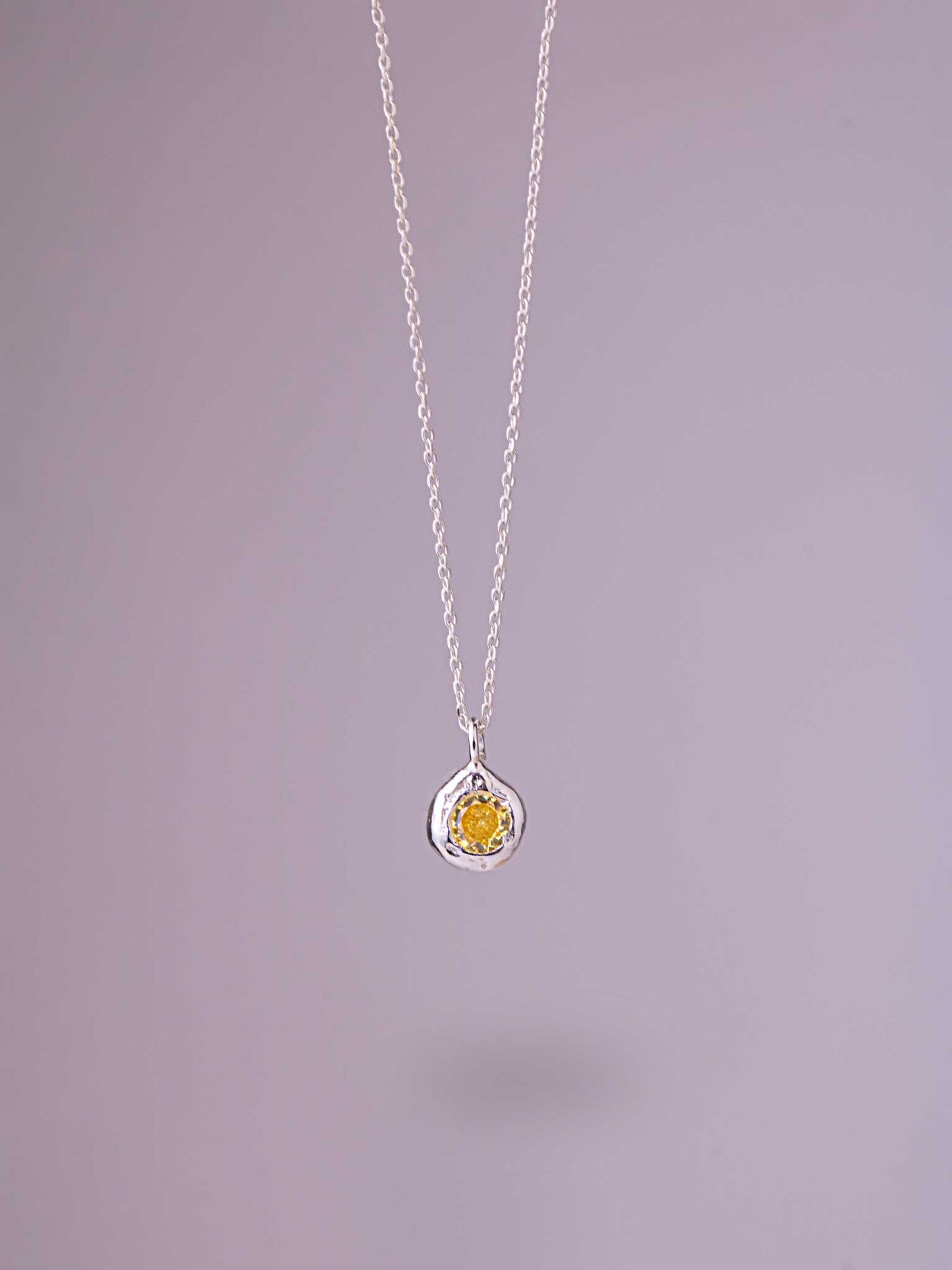 Χειροποίητo χυτό μενταγιόν από καθαρό ασήμι με κίτρινο Cubic Zirconia