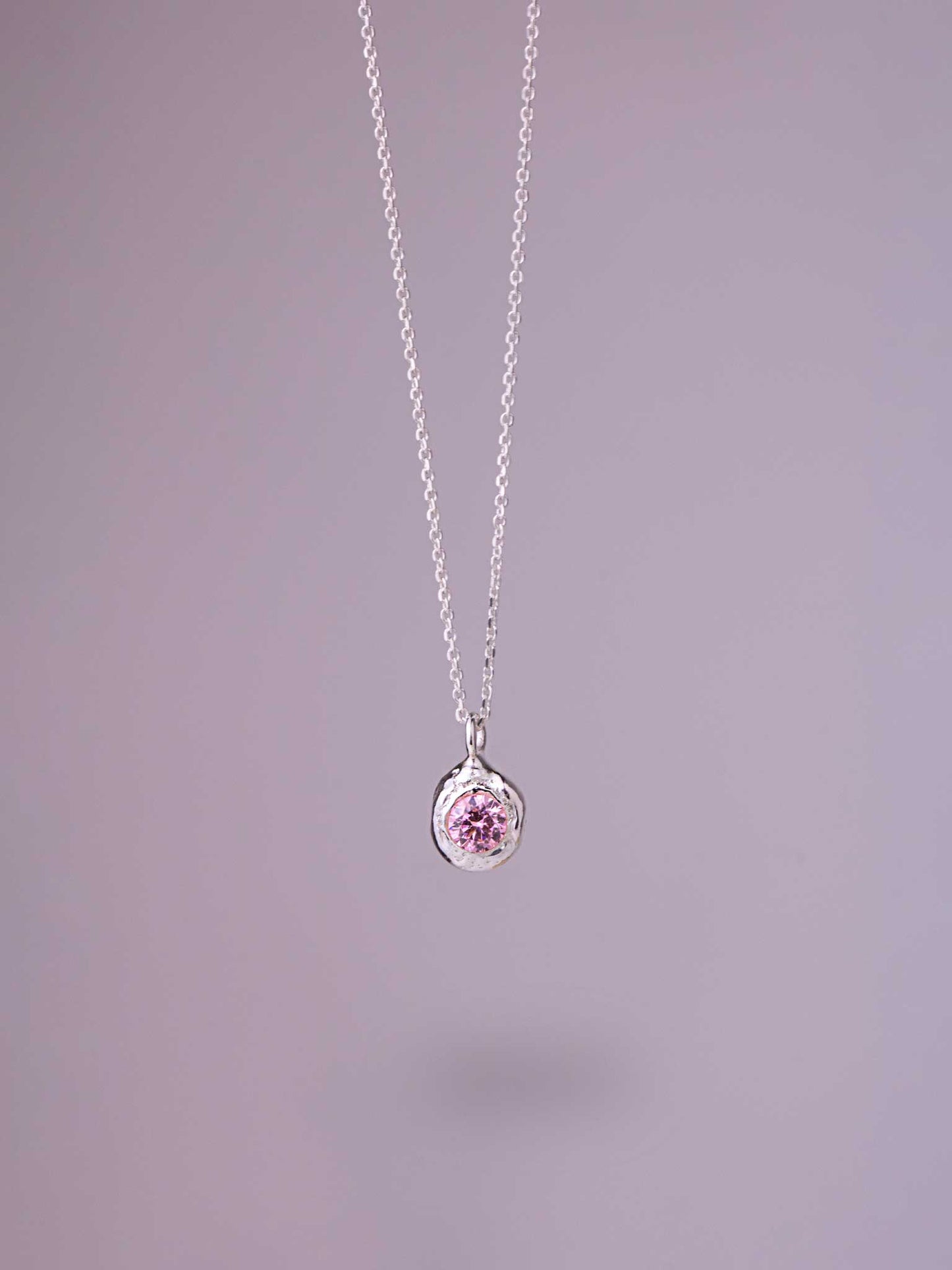 Χειροποίητo χυτό μενταγιόν από καθαρό ασήμι με ροζ Cubic Zirconia