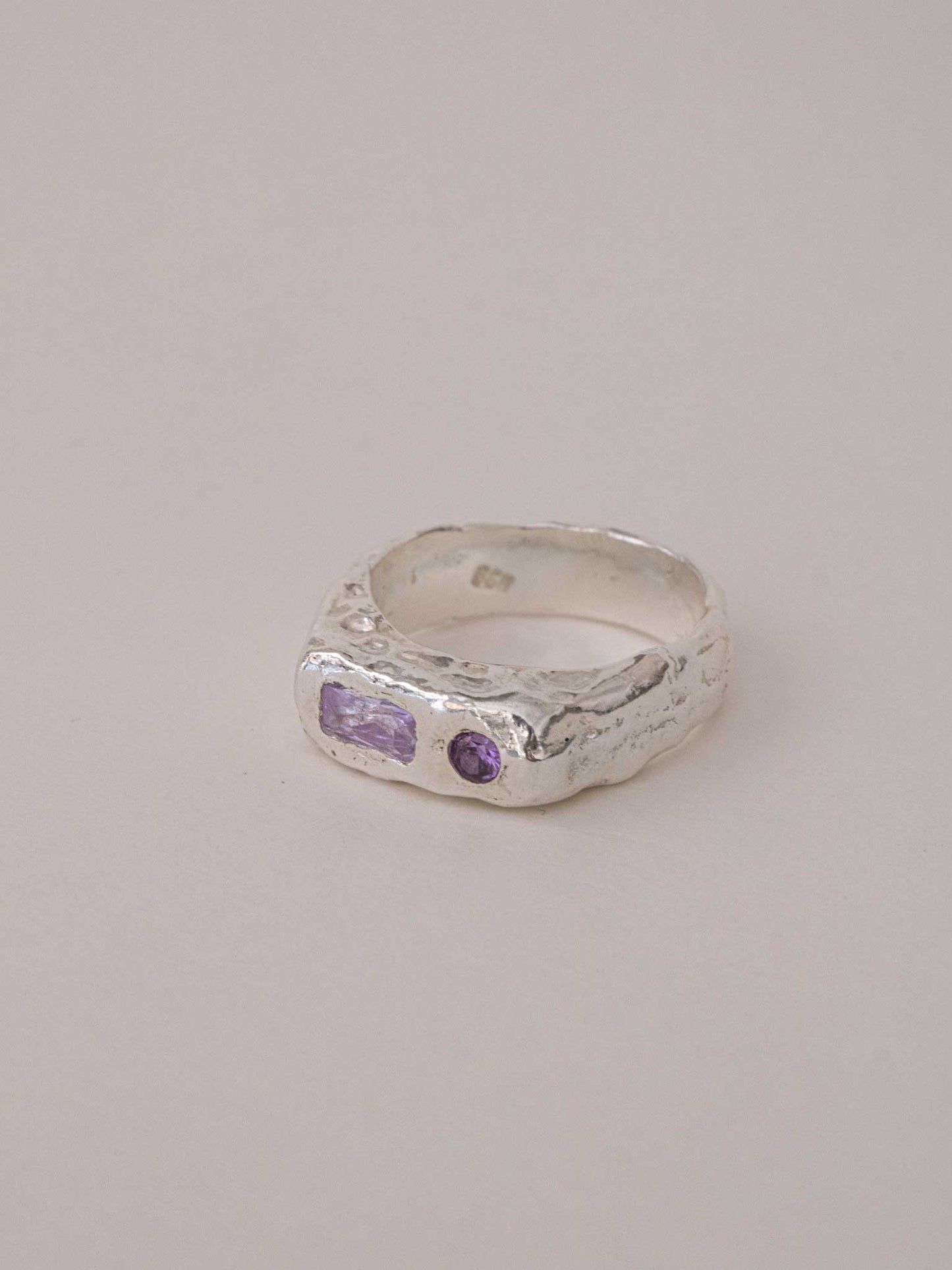 ETHRA SIGNET RING - Μωβ
