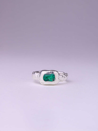 Χειροποίητo χυτό δαχτυλίδι από καθαρό ασήμι με πράσινο Cubic Zirconia