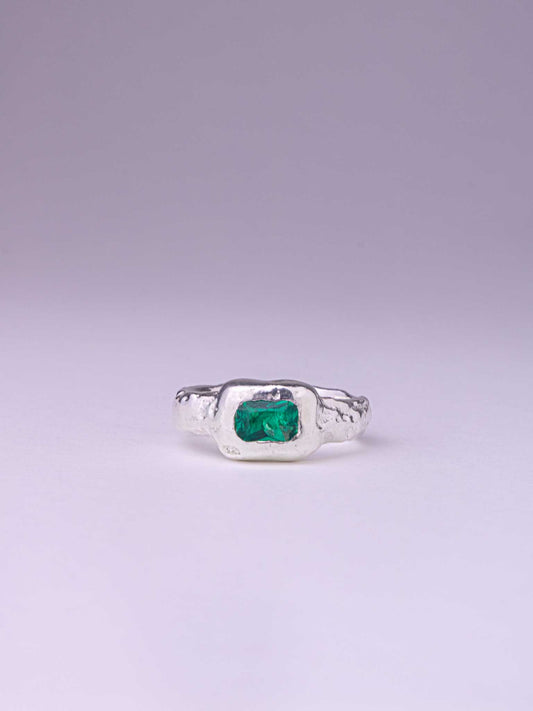 Χειροποίητo χυτό δαχτυλίδι από καθαρό ασήμι με πράσινο Cubic Zirconia