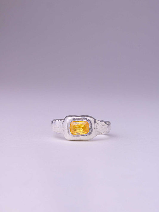 Χειροποίητo χυτό δαχτυλίδι από καθαρό ασήμι με κίτρινο Cubic Zirconia
