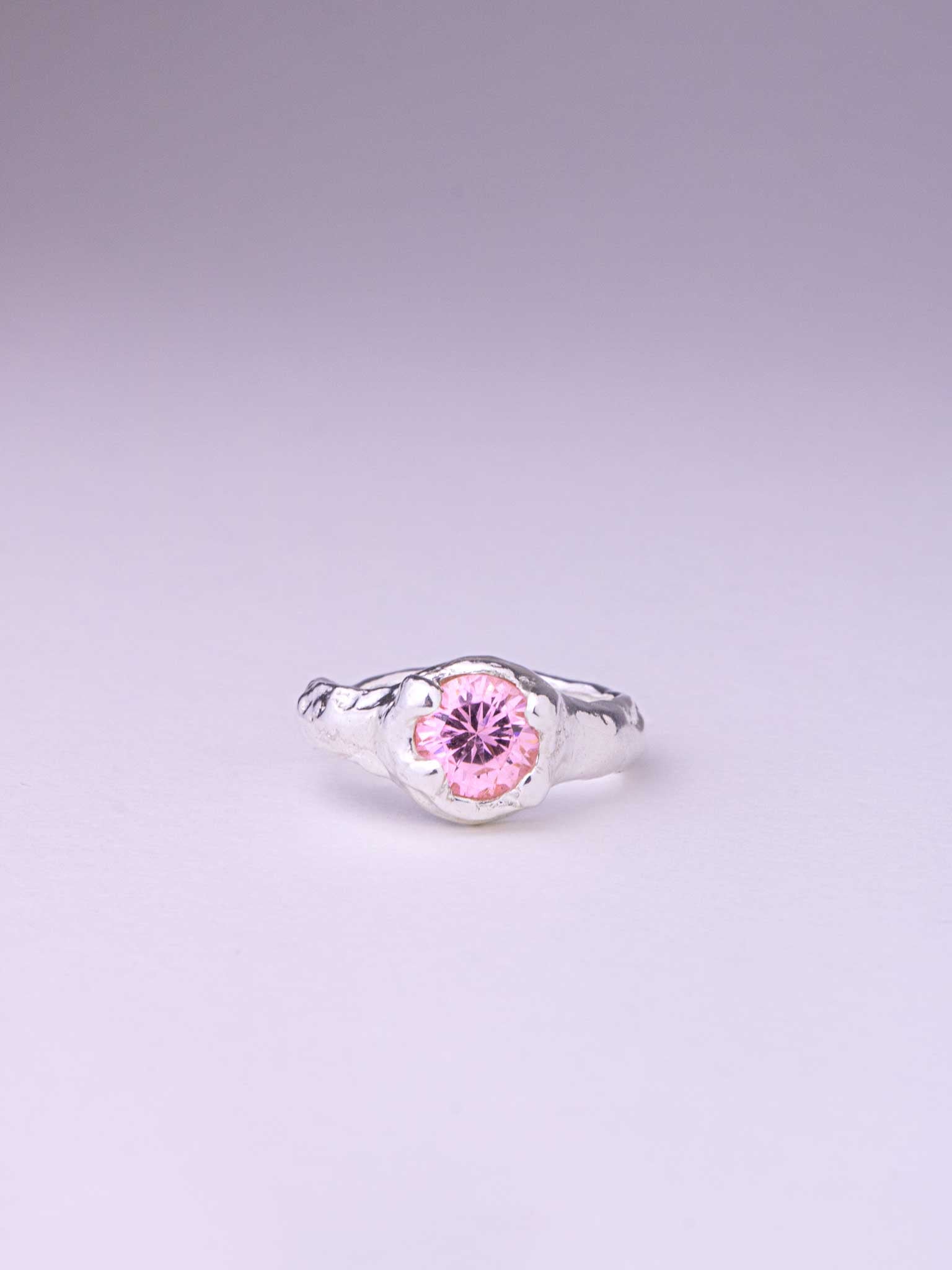 Χειροποίητo χυτό δαχτυλίδι από καθαρό ασήμι με ροζ Cubic Zirconia