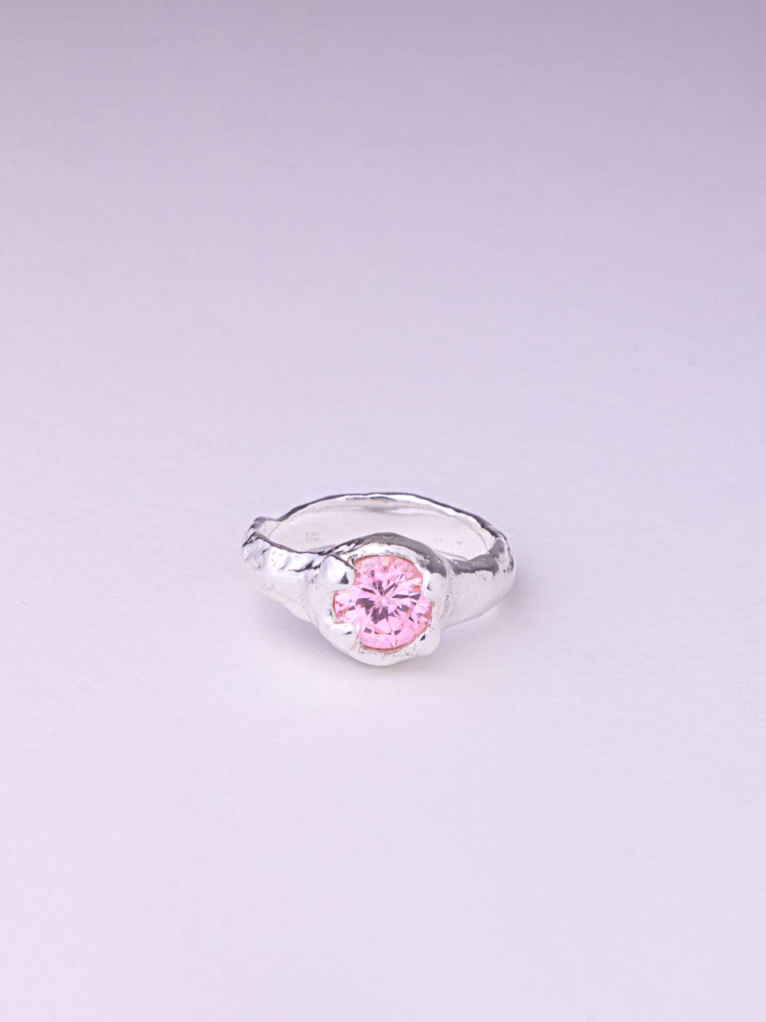 Χειροποίητo χυτό δαχτυλίδι από καθαρό ασήμι με ροζ Cubic Zirconia