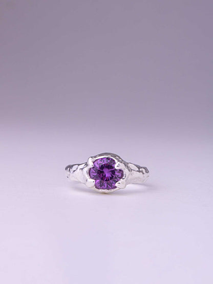 Χειροποίητo χυτό δαχτυλίδι από καθαρό ασήμι με μωβ Cubic Zirconia