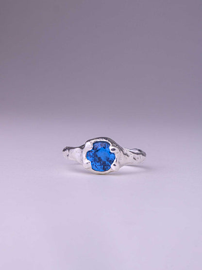 Χειροποίητo χυτό δαχτυλίδι από ασήμι με Cubic Zirconia 7 χιλιοστών σε απόχρωση Dark Aqua