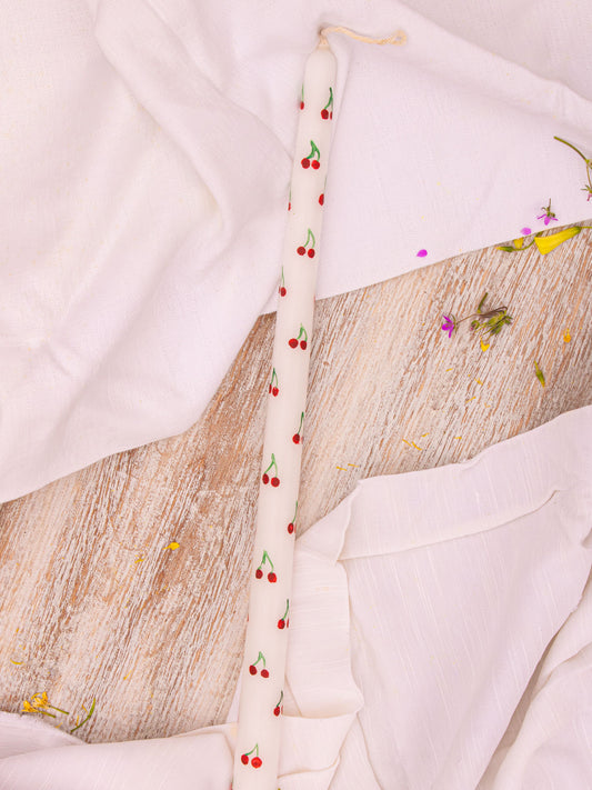 Χειροποίητη λαμπάδα με κερασάκια ζωγραφιστή στο χέρι από το Simoon.