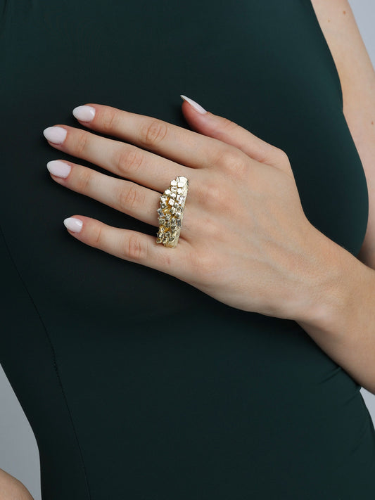 Χειροποίητo ανοιγόμενο δαχτυλίδι με γεωμετρικούς όγκους και λευκά Κρύσταλλα Swarovski κατασκευασμένο στην Ελλάδα