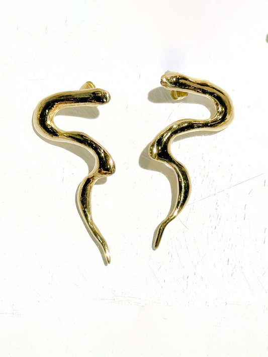 Χειροποίητα σκουλαρίκια με καμπύλες κατασκευασμένο στην Ελλάδα